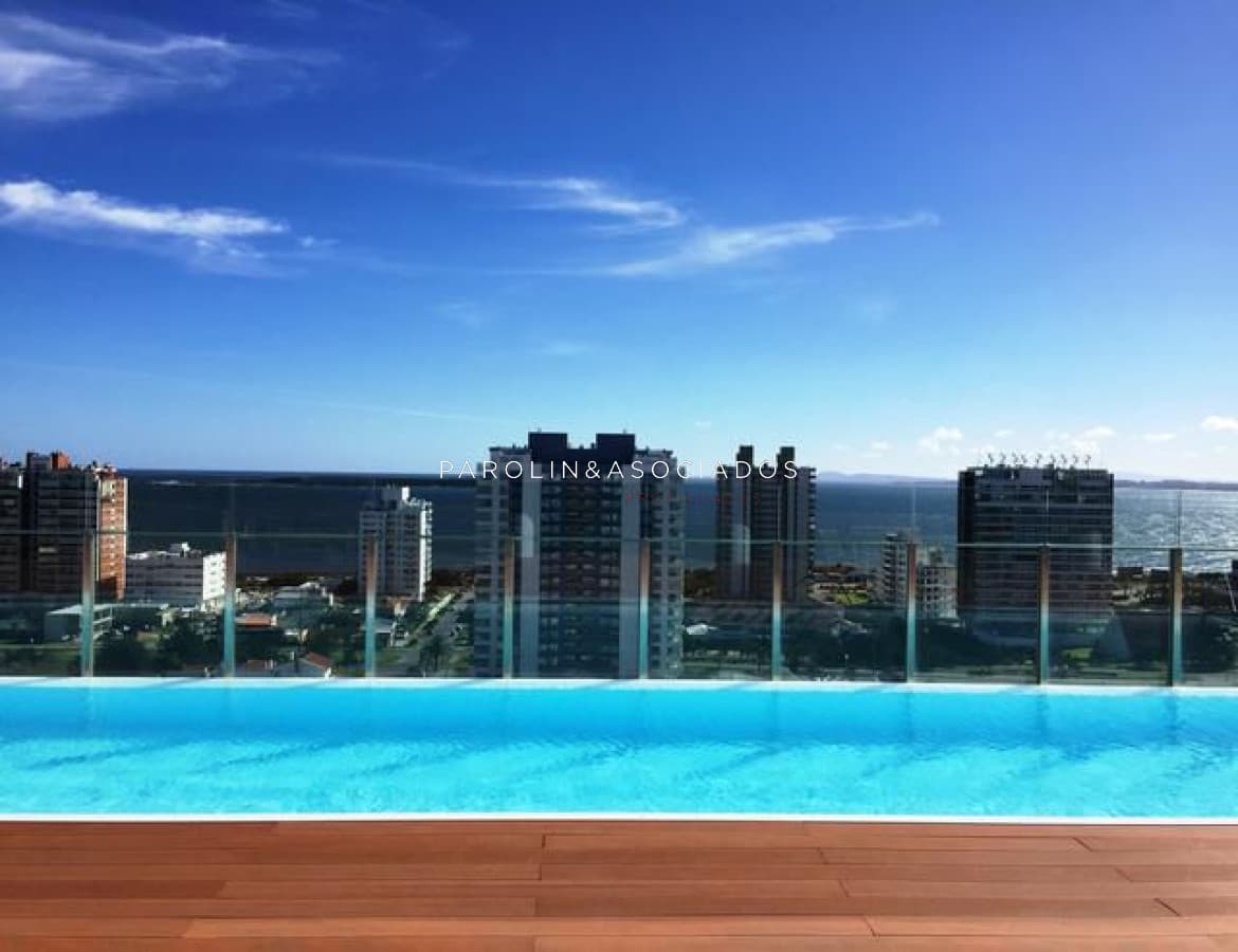 Apartamento en venta de 1 dormitorio y medio en Punta del Este.