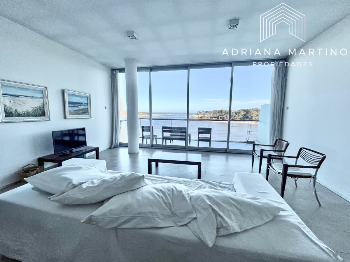 ALQUILER VENTA LA BARRA DEPARTAMENTO PENT HOUSE PISCINA PARRILLERO 3 DORMITORIOS 4 BAÑOS DEPENDENCIA DE SERVICIO TERRAZA