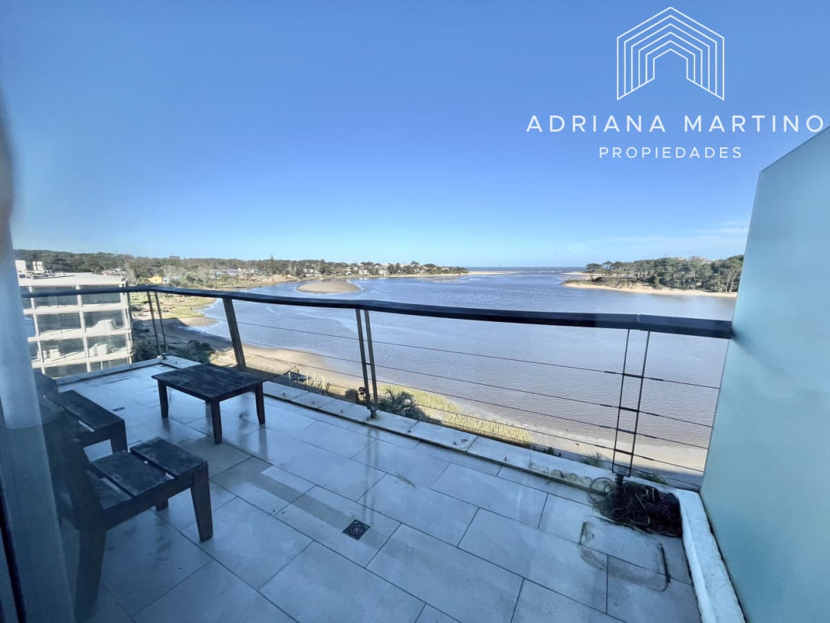 ALQUILER VENTA LA BARRA DEPARTAMENTO PENT HOUSE PISCINA PARRILLERO 3 DORMITORIOS 4 BAÑOS DEPENDENCIA DE SERVICIO TERRAZA