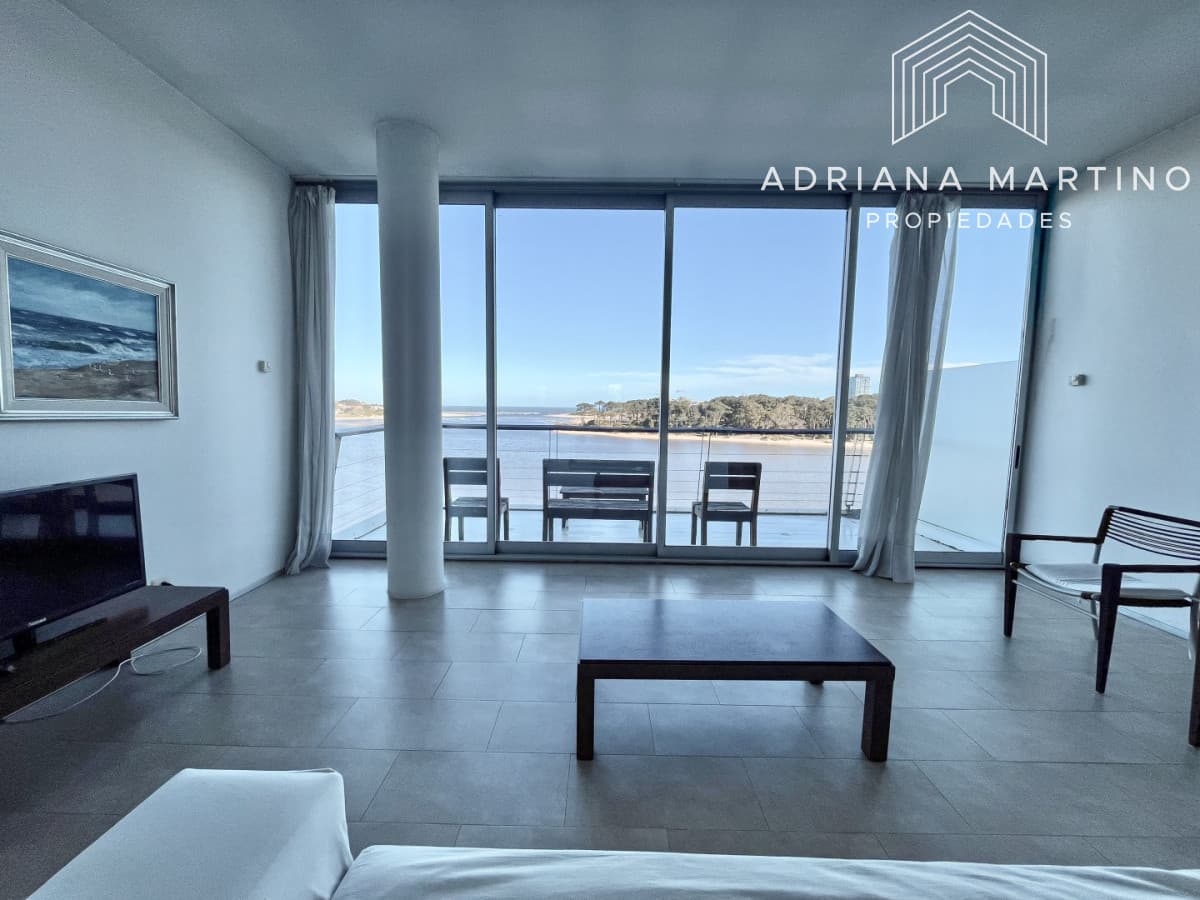 ALQUILER VENTA LA BARRA DEPARTAMENTO PENT HOUSE PISCINA PARRILLERO 3 DORMITORIOS 4 BAÑOS DEPENDENCIA DE SERVICIO TERRAZA