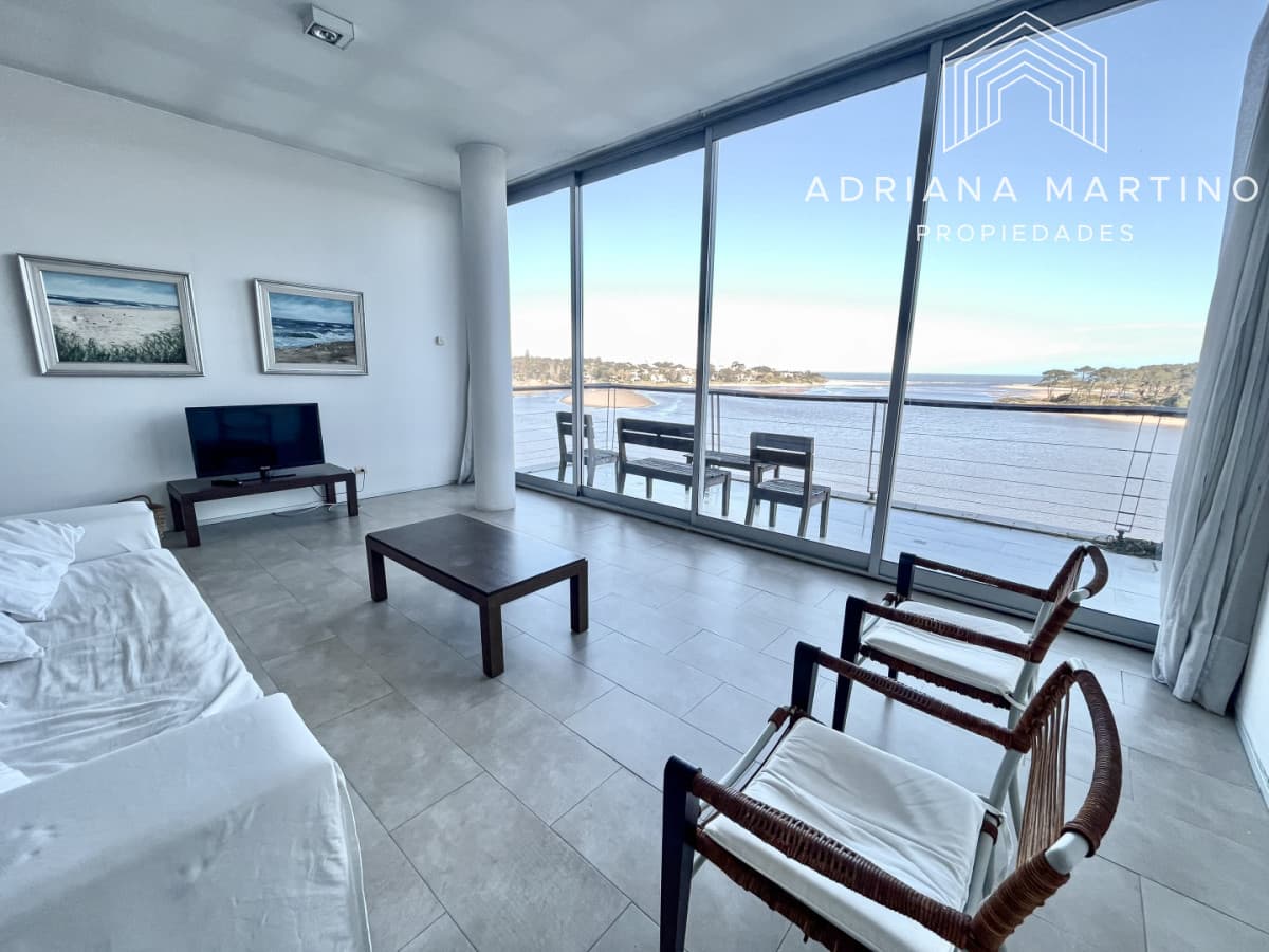ALQUILER VENTA LA BARRA DEPARTAMENTO PENT HOUSE PISCINA PARRILLERO 3 DORMITORIOS 4 BAÑOS DEPENDENCIA DE SERVICIO TERRAZA