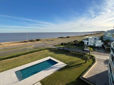 Tres dormitorios en Playa Mansa  -