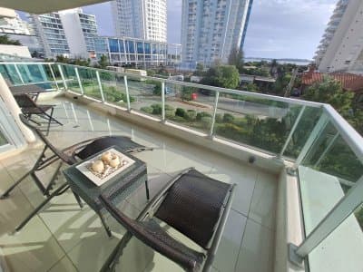 APARTAMENTO EN LINCOLN CENTER 3 DORMITORIOS PLAYA MANSA FRENTE AL MAR  -
