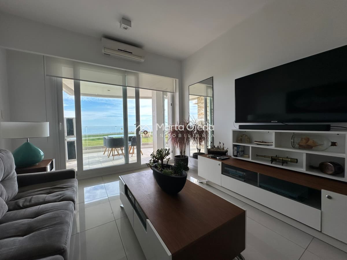 Apartamento ID.41535 - Vende departamento en Azure tower, playa mansa de 2 dormitorios, con vista al mar, Punta del Este