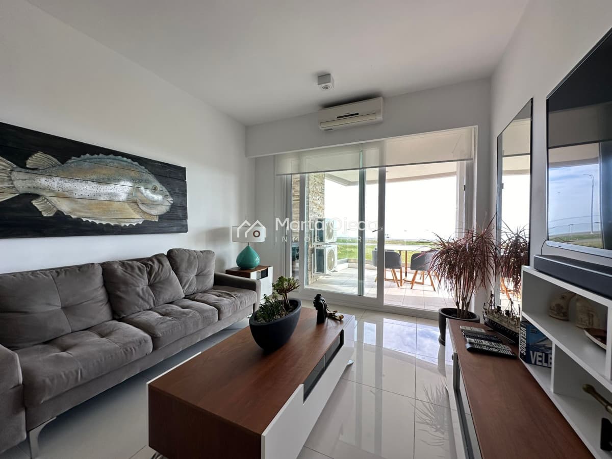 Apartamento ID.41535 - Vende departamento en Azure tower, playa mansa de 2 dormitorios, con vista al mar, Punta del Este
