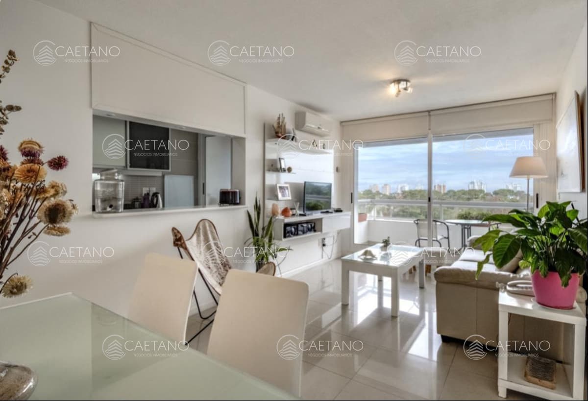En venta apartamento de 2 dormitorios en Jardines de la Sierra, en Punta del Este