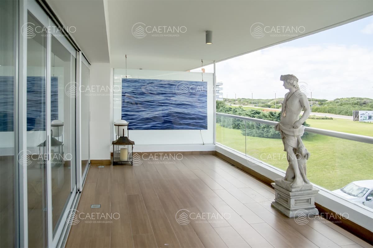 Venta apartamento 3 dormitorios. Playa brava, Punta del Este