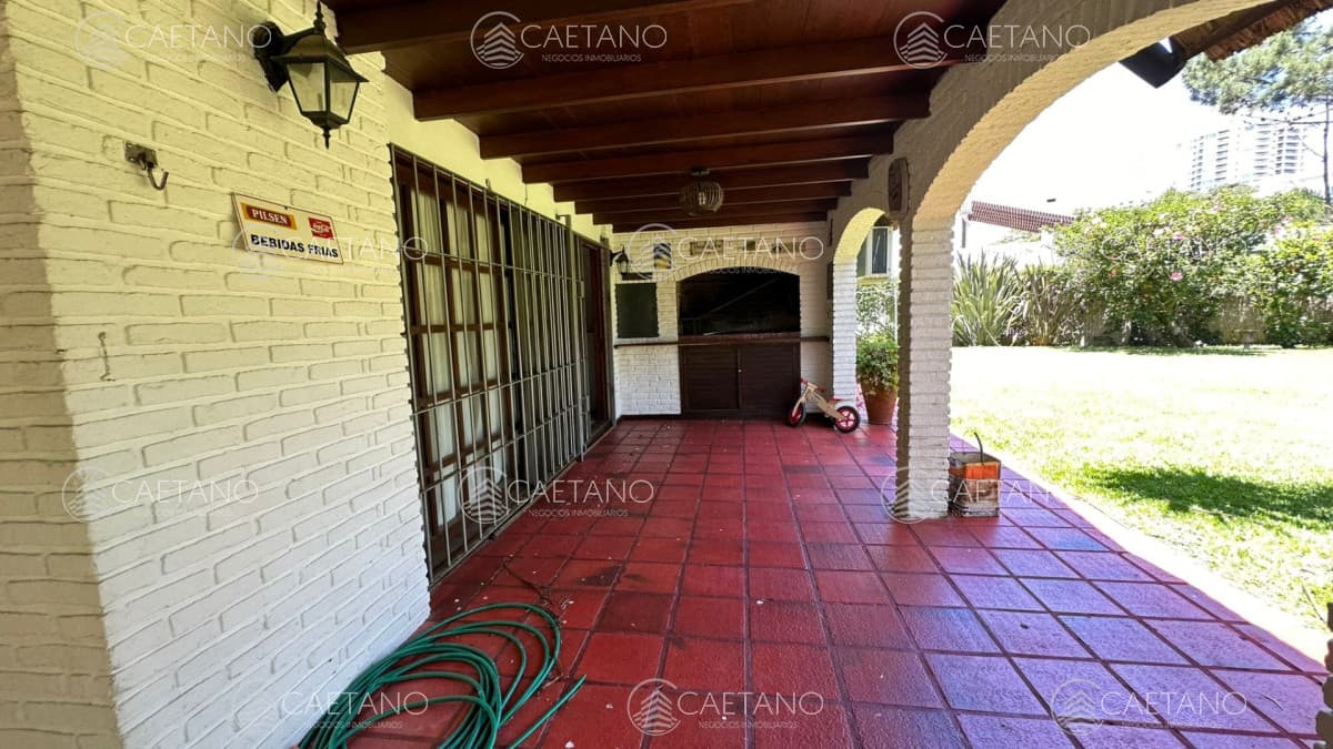 En venta casa en San Rafael, de 4 dormitorios mas dep, con 2 cocheras