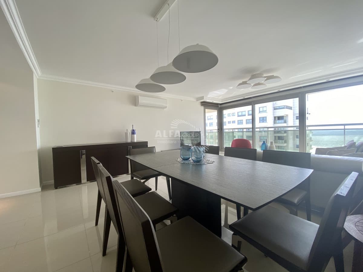 Vende apartamento de 3dormitorios en Brava- Punta del Este