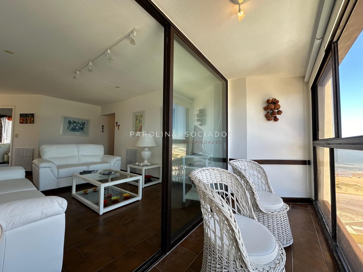 Apartamento de 2 dormitorios en Venta , Playa Brava , Punta del este