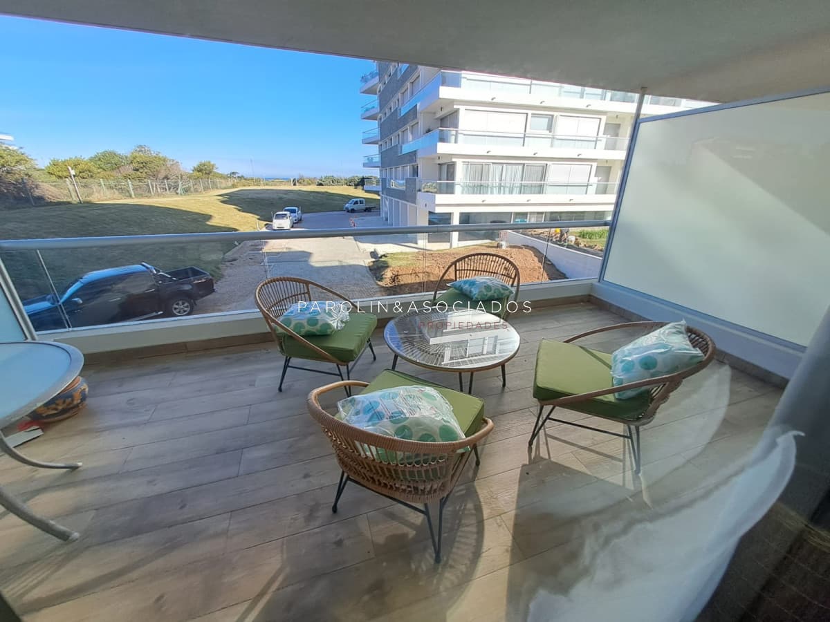 Apartamento en venta de 2 dormitorios en edificio Silente, Punta del Este.