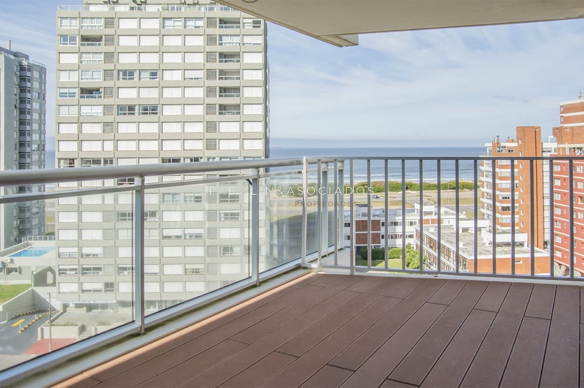 Elegancia y Comodidad a Pasos del Mar, departamento de 2 dormitorios en Torre Onix