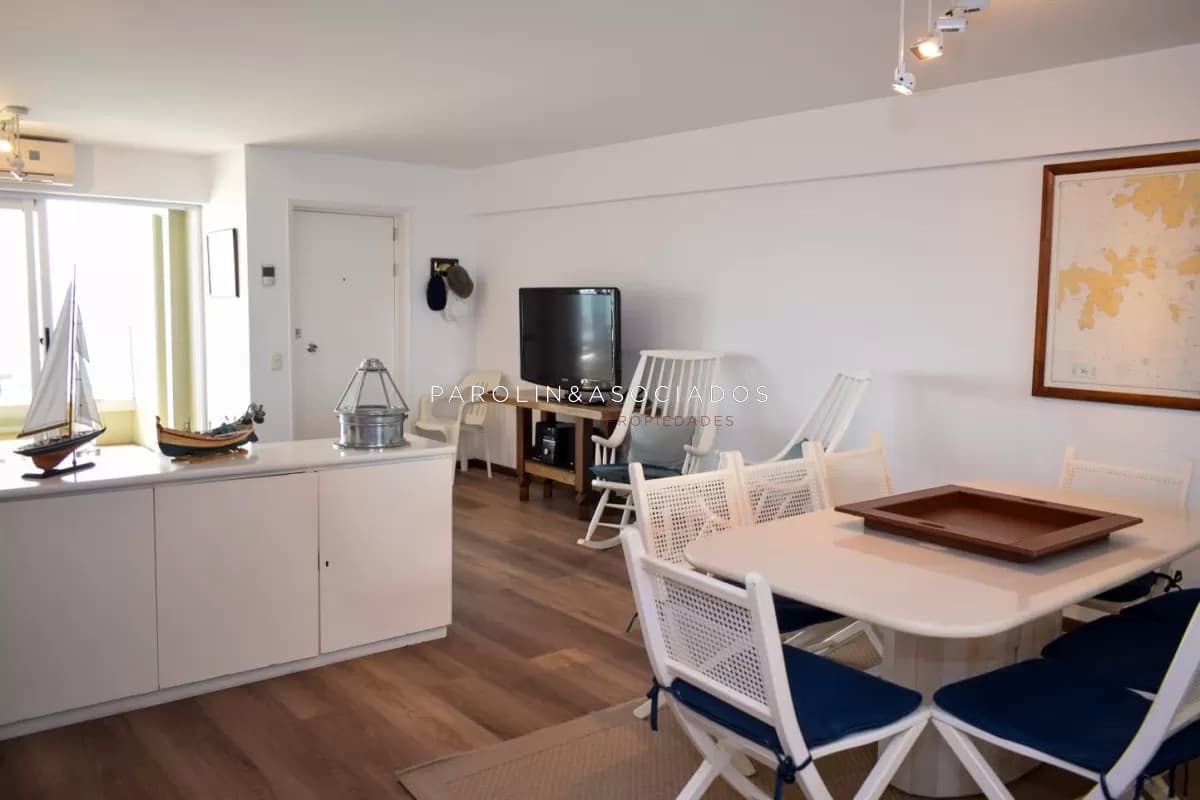 Departamento de 3 dormitorios + dep. en venta en Edif. Fontemar, vista al Puerto