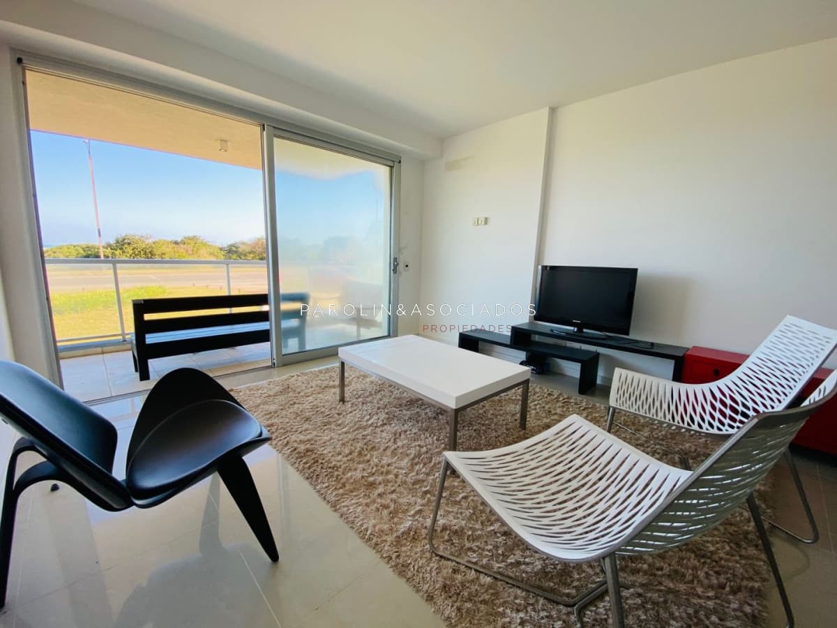 Apartamento en venta de 2 dormitorios en Blue Marine, Punta del Este.