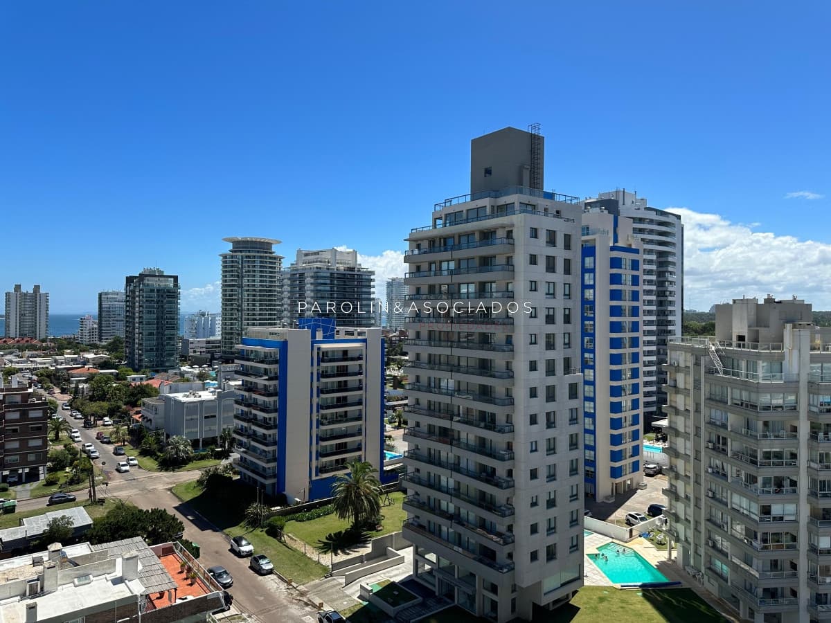 Apartamento de 2 dormitorios en Venta , Playa Brava , Punta del este