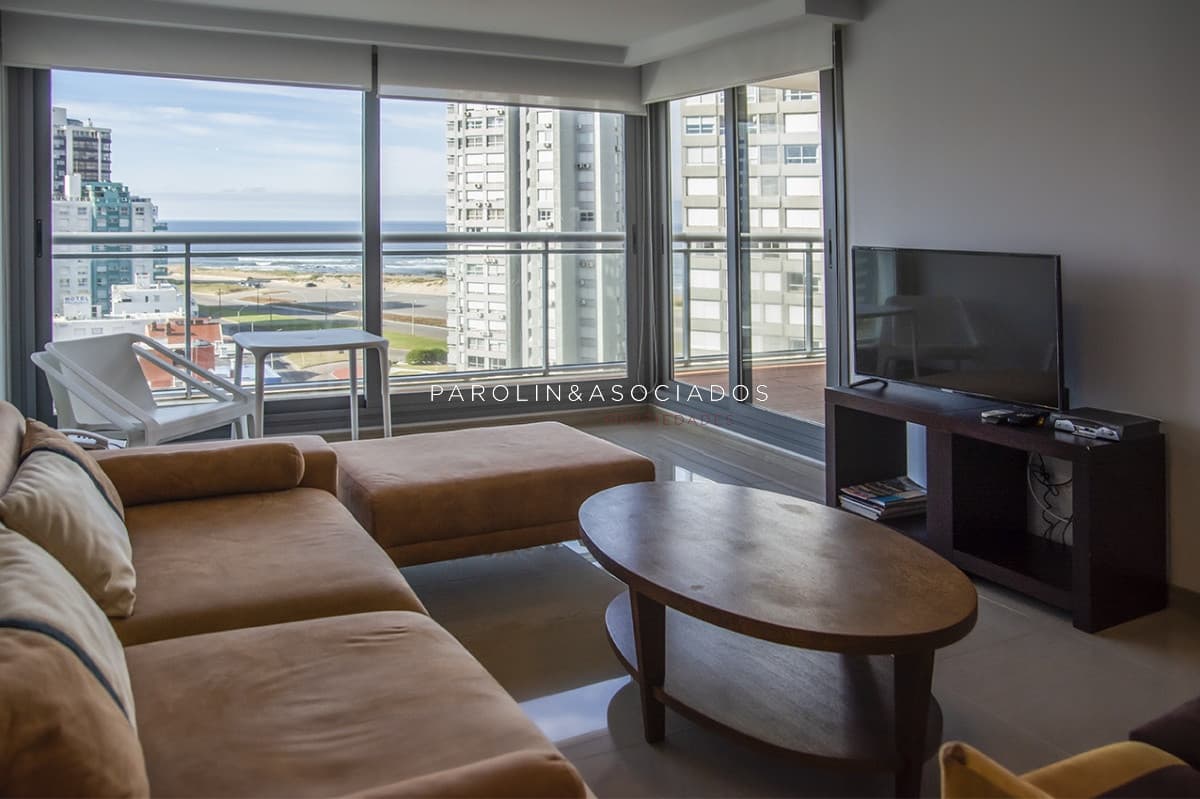 Elegancia y Comodidad a Pasos del Mar, departamento de 2 dormitorios en Torre Onix