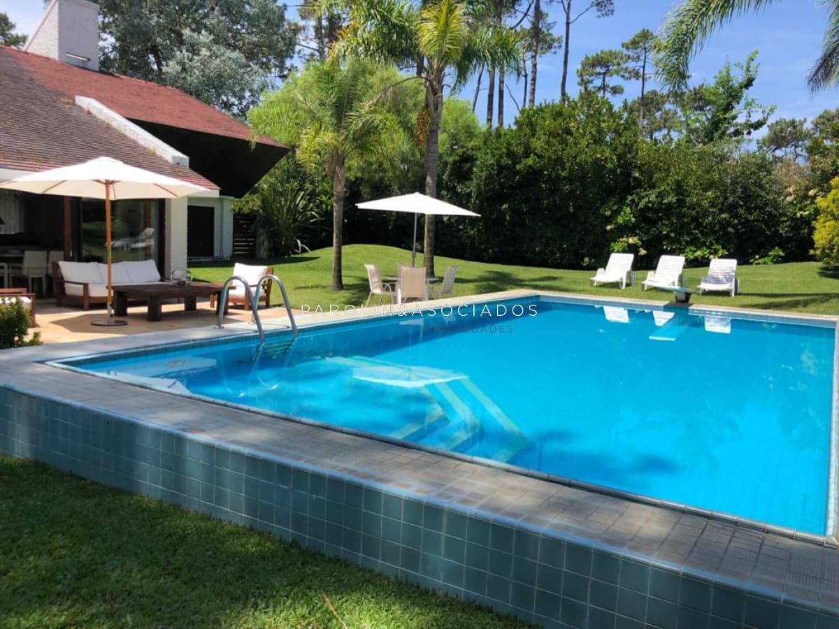 Espectacular Chalet en venta en Country, Punta del Este.