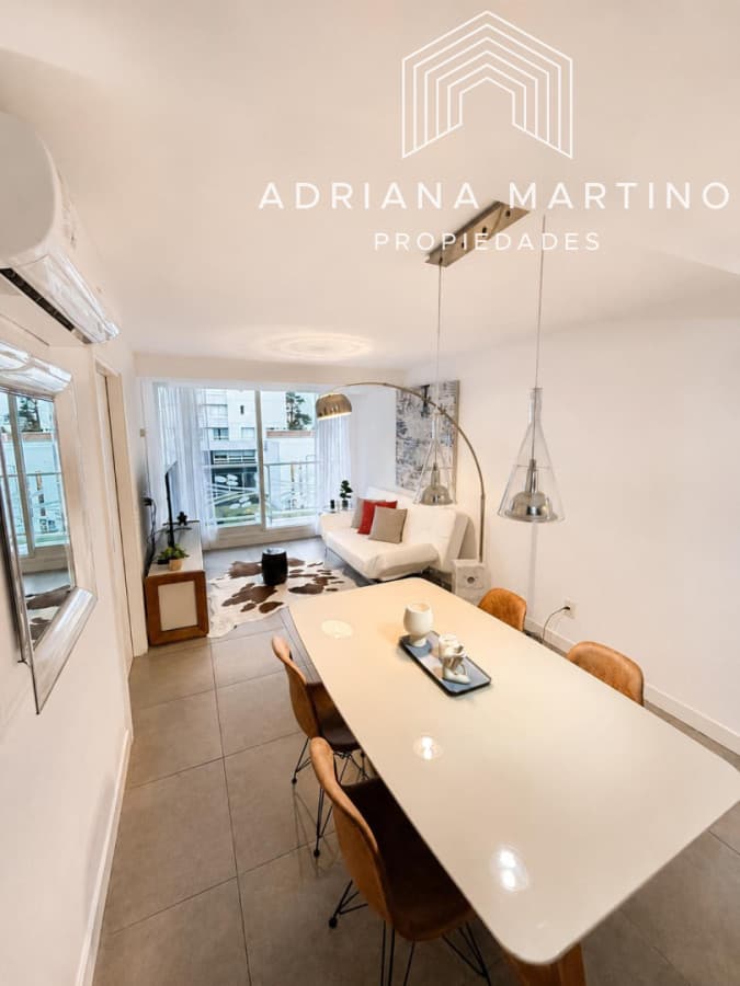 Apartamento en venta de 1 dormitorios a pasos del shopping en Punta del Este.