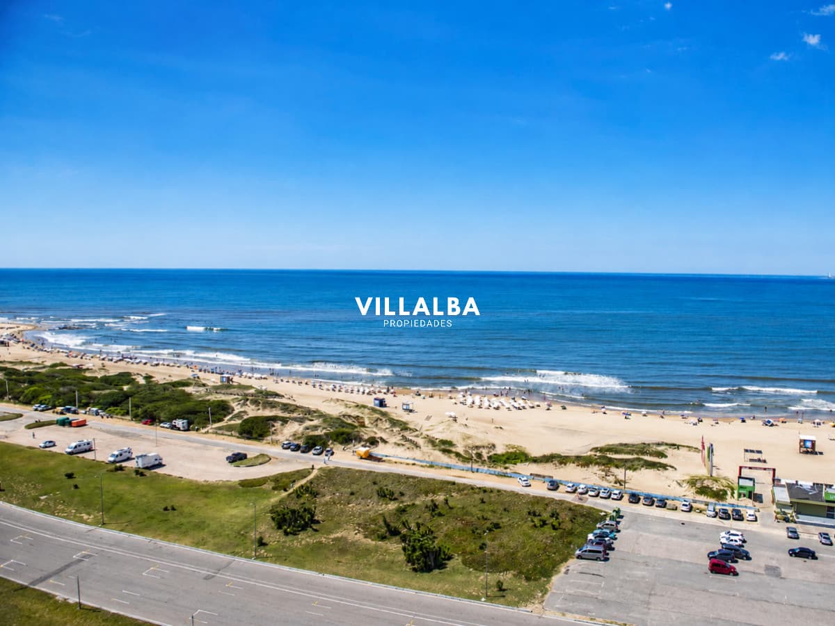 Hermoso Pent-house en torre Imperiale ,venta en zona de la Brava.