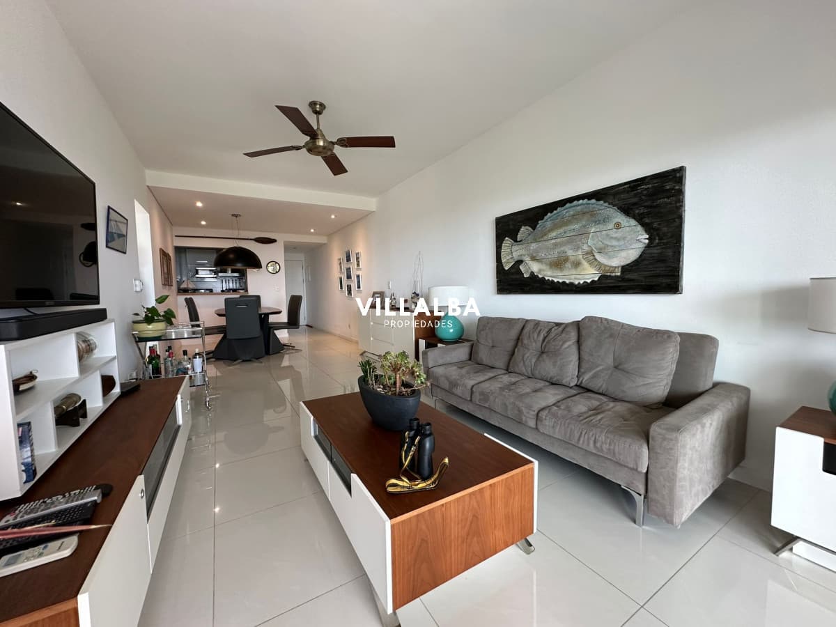 Vende departamento en Azure tower, playa mansa de 2 dormitorios, con vista al mar, Punta del Este