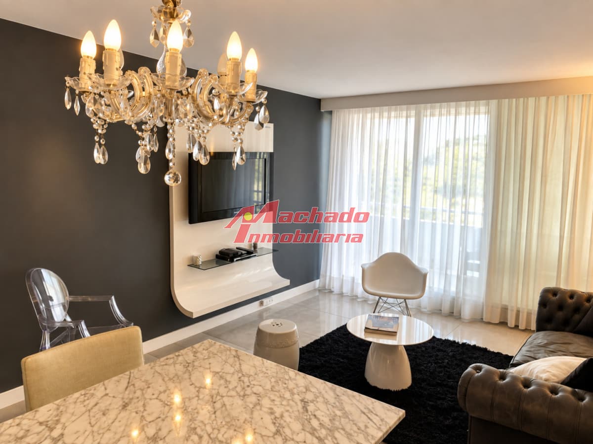 Apartamento de 1 Dormitorio y medio con Terraza Privada de 100 m² en Roosevelt - Punta del Este