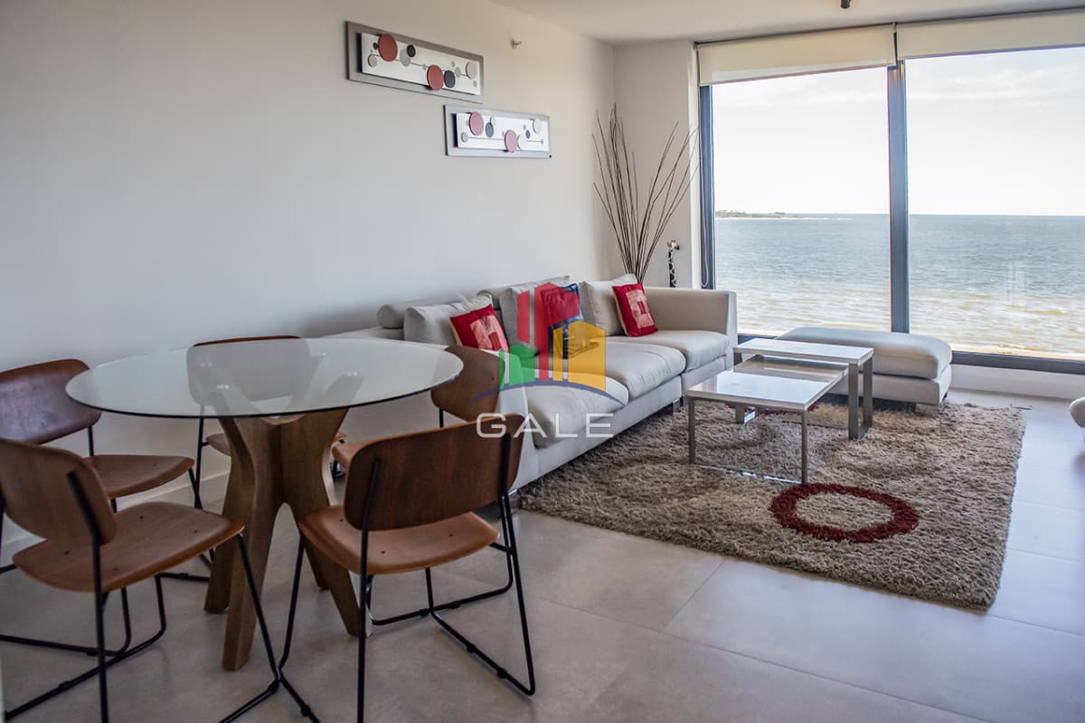 Gale Propiedades & Escribanía Apartamento ID.1885 - Gran oportunidad, departamento frente al mar con vista a la bahia en venta. Torre Venetian.