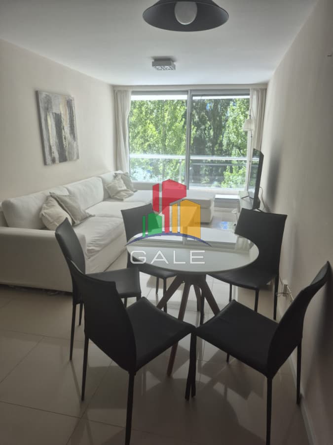 Gale Propiedades & Escribanía Apartamento ID.4700 - Apartamento en Venta de 2 dormitorios en Punta del Este Sobre Roosevelt