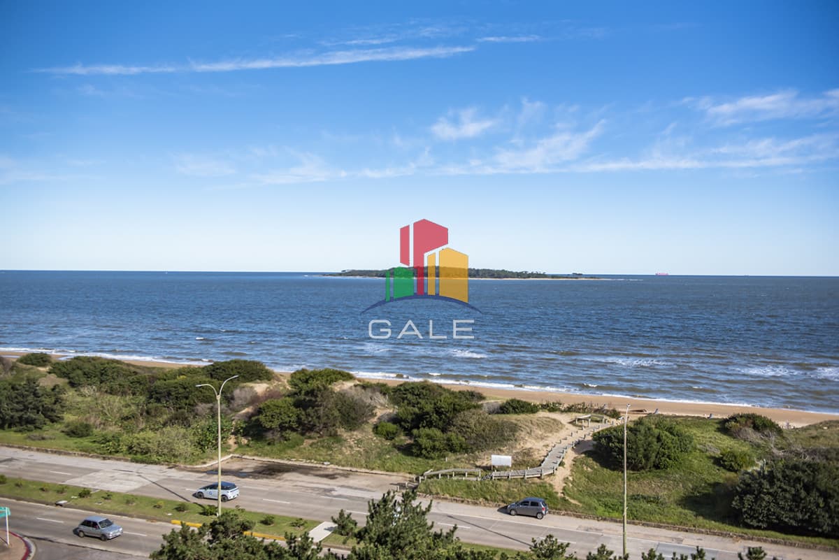 Gale Propiedades & Escribanía Apartamento ID.1885 - Gran oportunidad, departamento frente al mar con vista a la bahia en venta. Torre Venetian.