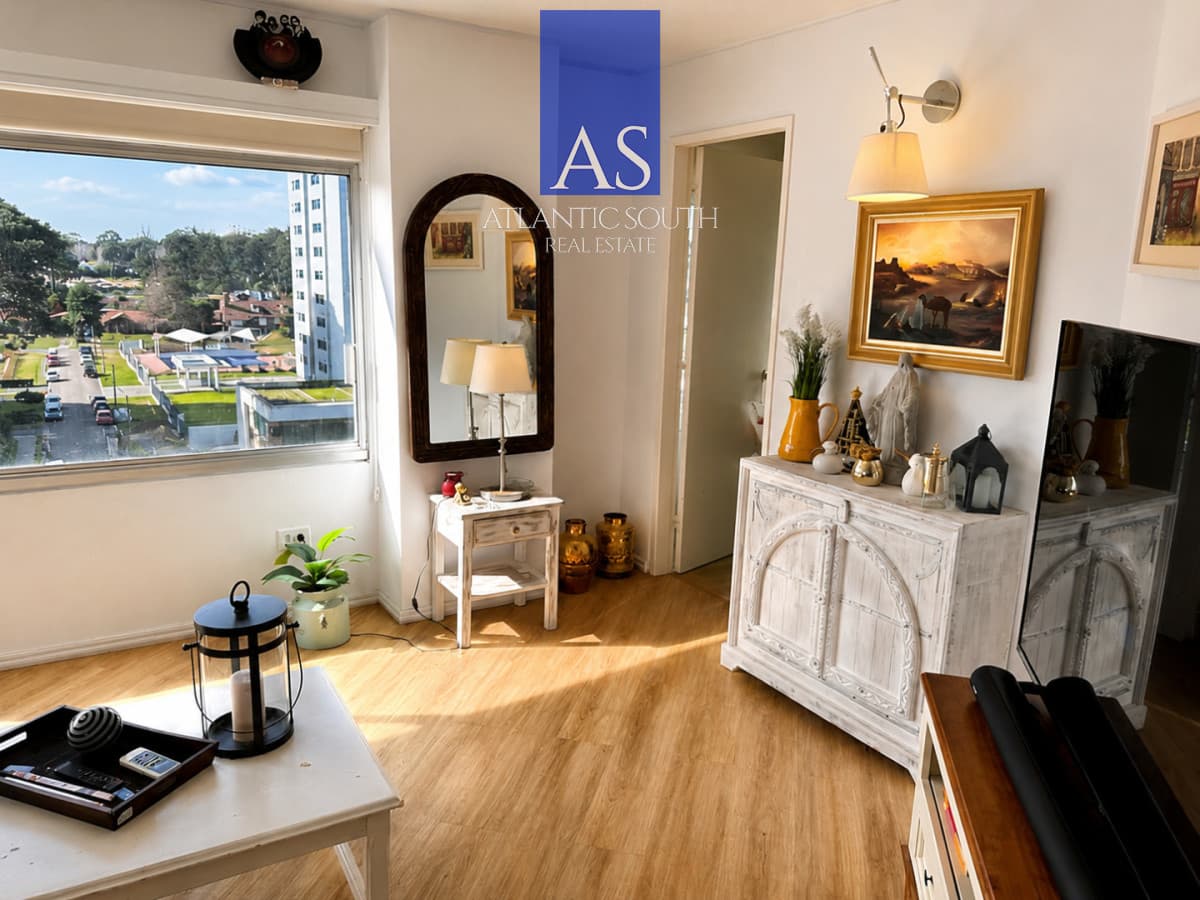 Apartamento de 2 Dormitorios reciclado con garage en Roosevelt Punta del Este