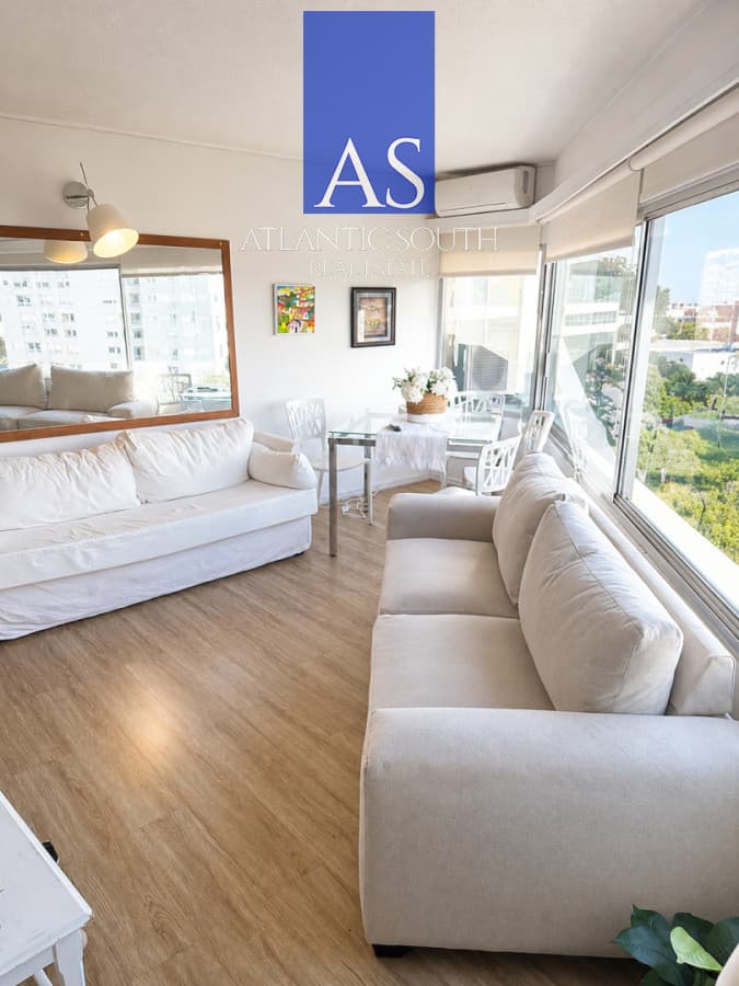 Apartamento de 2 Dormitorios reciclado con garage en Roosevelt Punta del Este