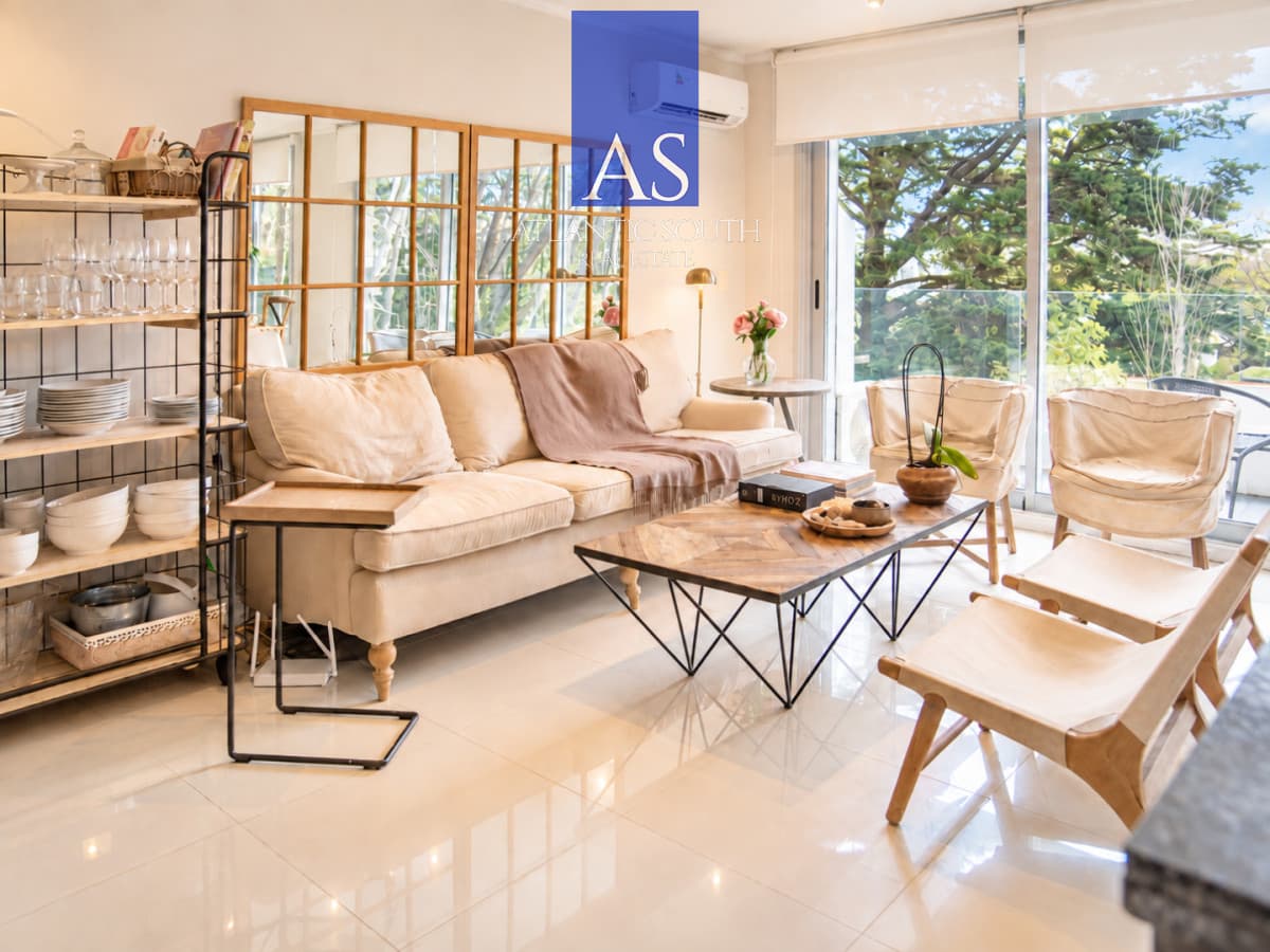 Apartamento moderno de 2 dormitorios con servicios en Punta del Este
