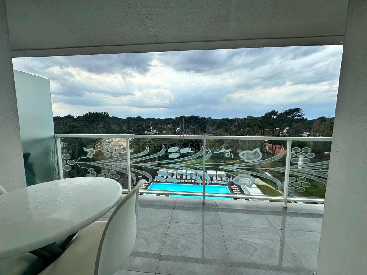 Apartamento ID.3979 - Vende apartamento de 2 dormitorios en Roosevelt Punta del Este.