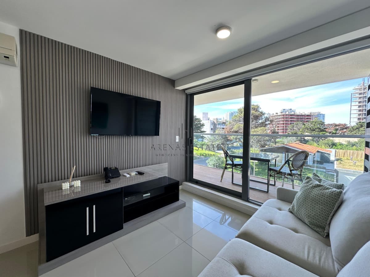 Apartamento ID.4104 - Vende apartamento de 1 dormitorio y medio en Peninsula, Punta del Este