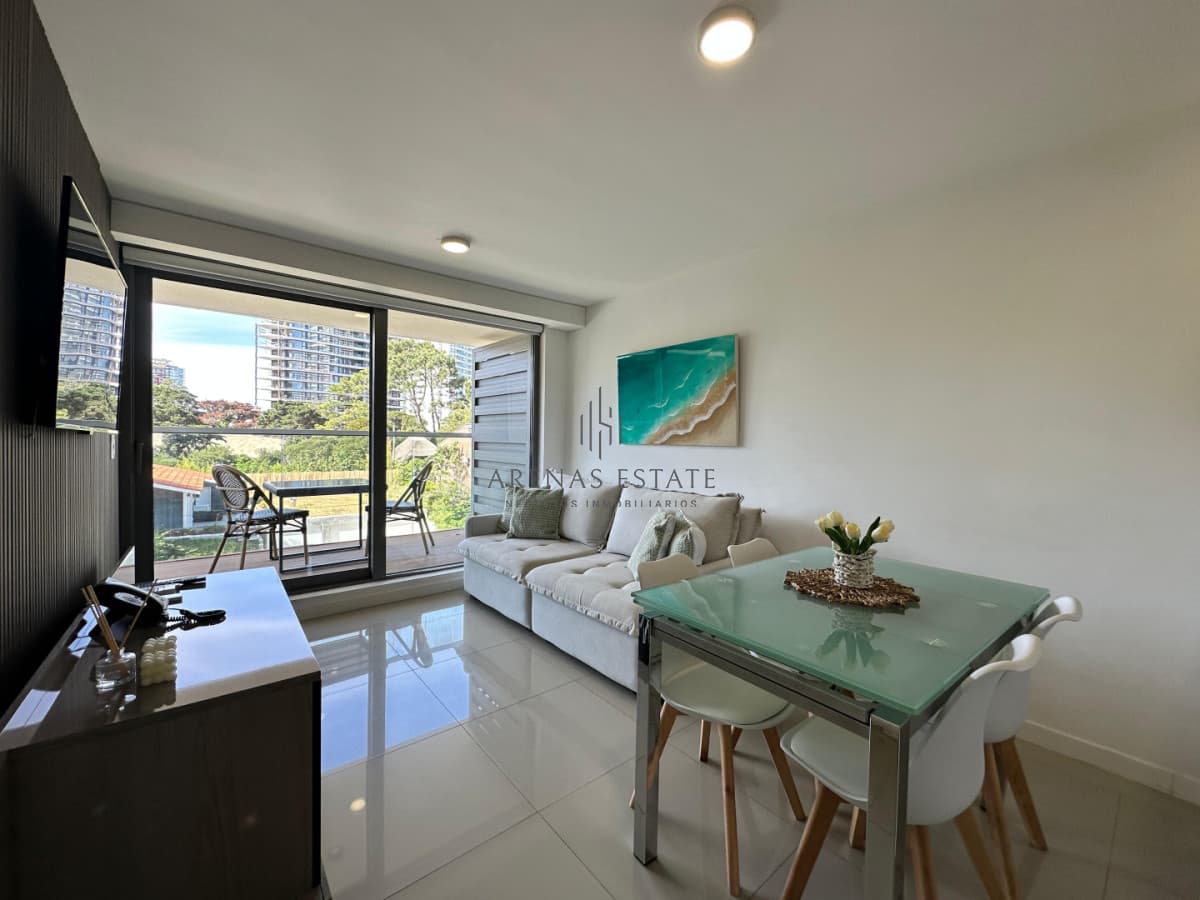 Apartamento ID.4104 - Vende apartamento de 1 dormitorio y medio en Peninsula, Punta del Este