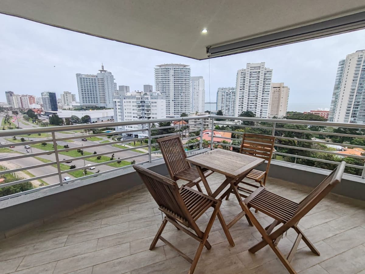Apartamento ID.4033 - Alquila apartamento de 2 dormitorios en Mansa, a metros del mar.