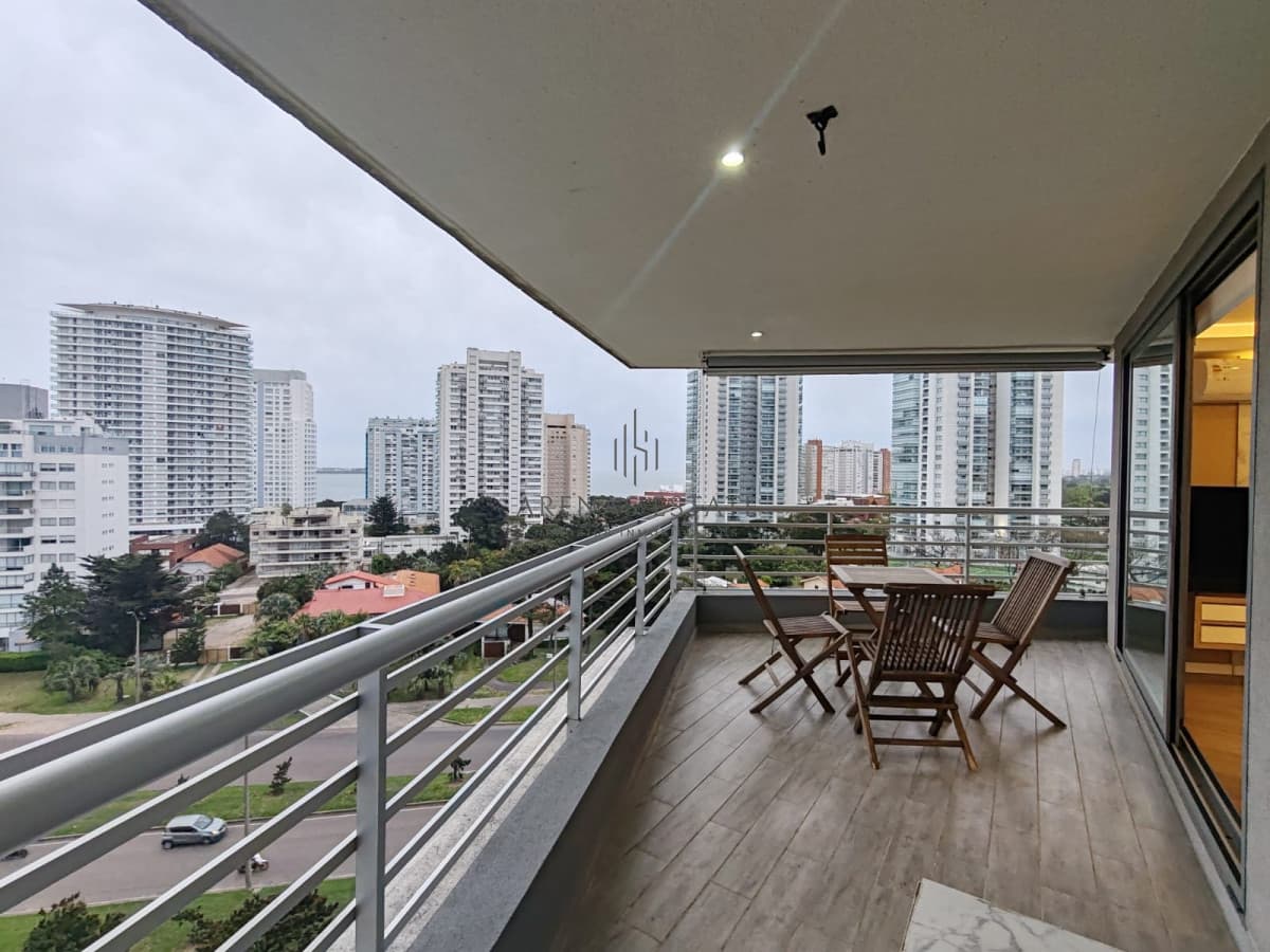 Apartamento ID.4033 - Alquila apartamento de 2 dormitorios en Mansa, a metros del mar.