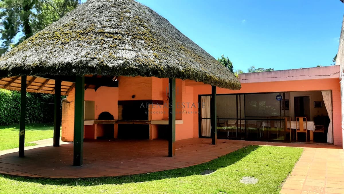 Casa ID.2834 - Departamento de 4 dormitorios en venta en Playa Brava