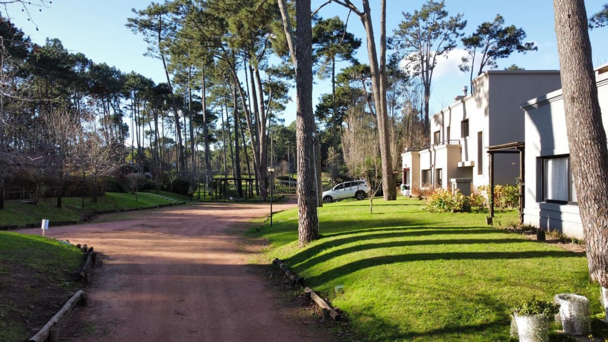 Terreno ID.4358 - Punta del Este,Pinares. Vende derechos de sobre-elevar terreno ideal para gran inversión