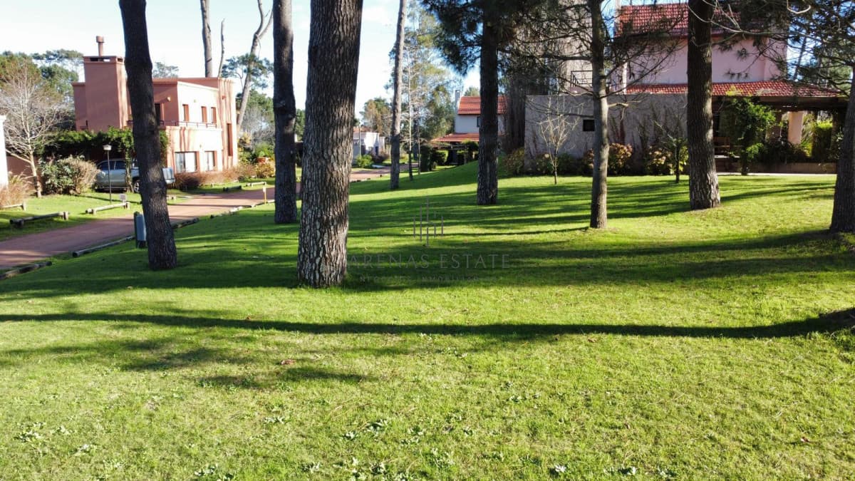 Terreno ID.4357 - Oportunidad de inversión, en Pinares Punta del Este