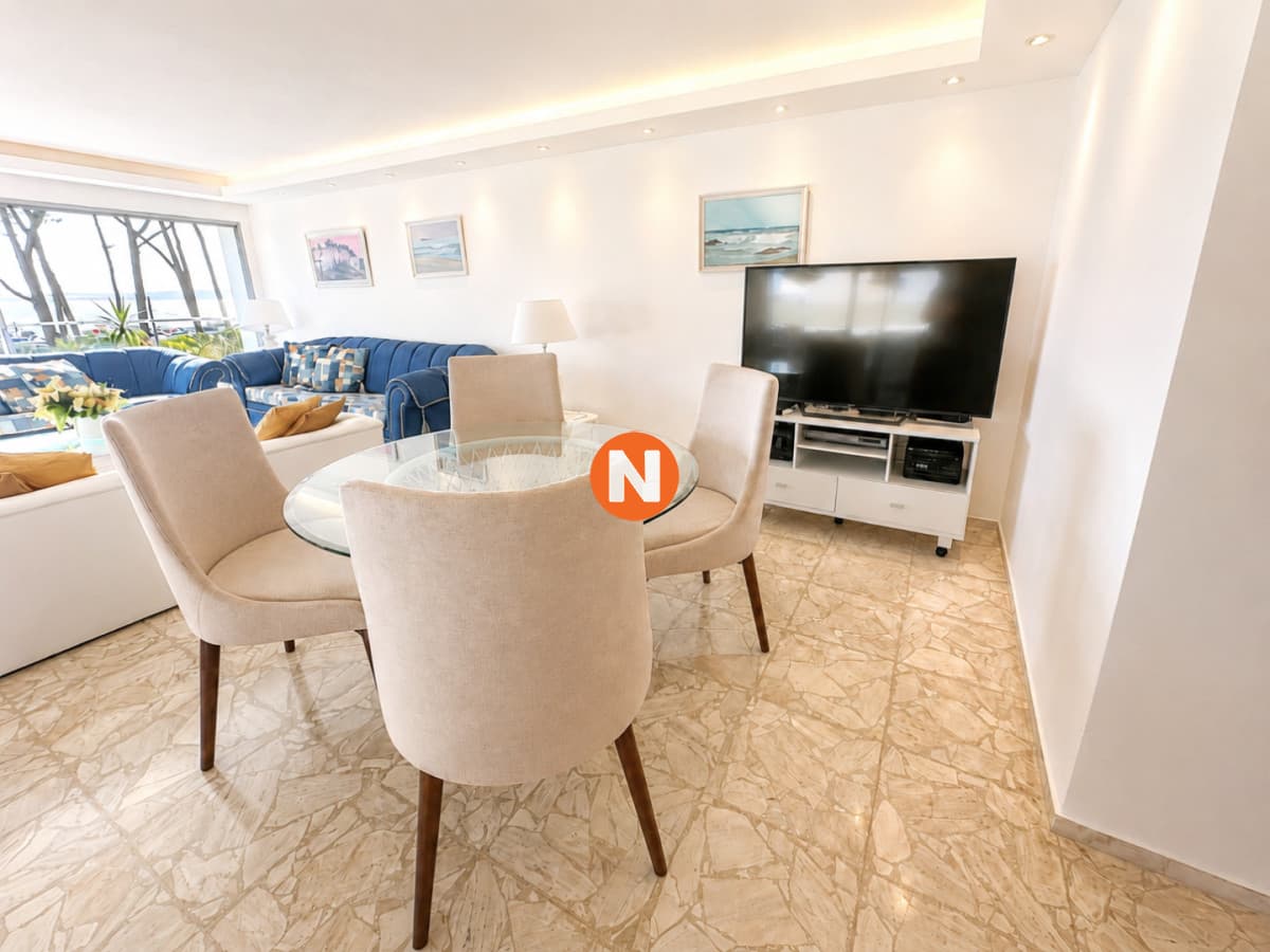 Apartamento de 3 dormitorios y dependencia disponible en ven ...