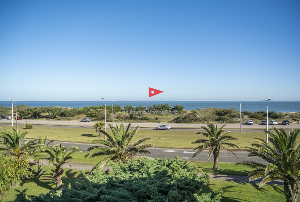 Apartamento ID.154 - Departamento en edificio Esturión, frente al mar, 3 dormitorios en venta