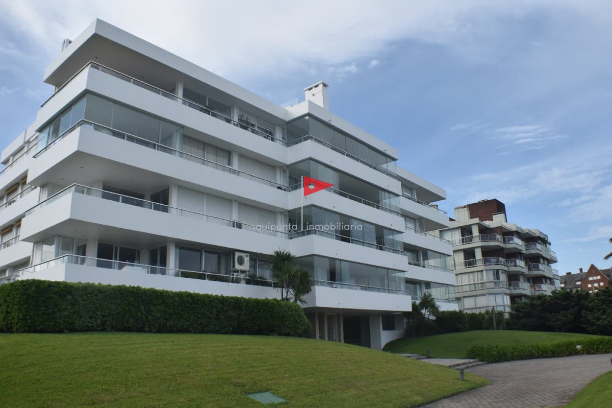 Apartamento ID.154 - Departamento en edificio Esturión, frente al mar, 3 dormitorios en venta
