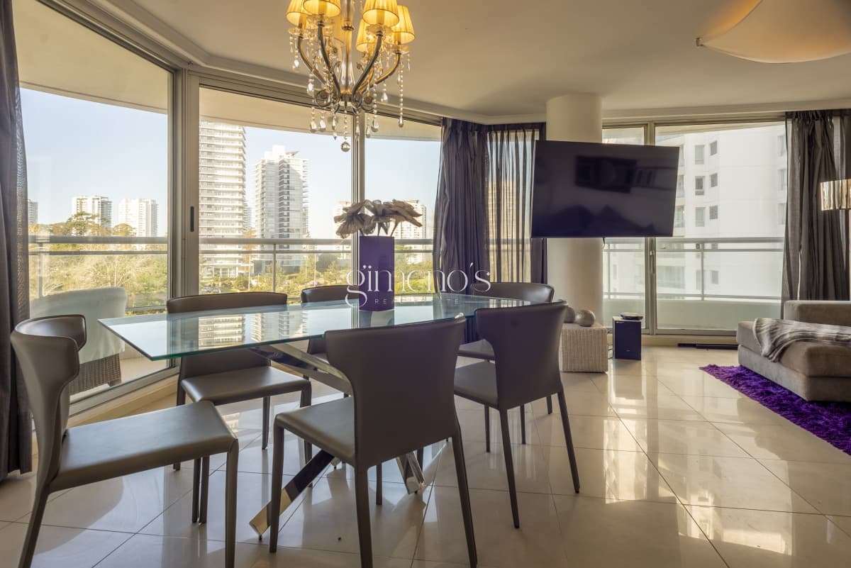 Venta de Apartamento con vista espectacular, de 3 dormitorios en Roosevelt, Punta del Este