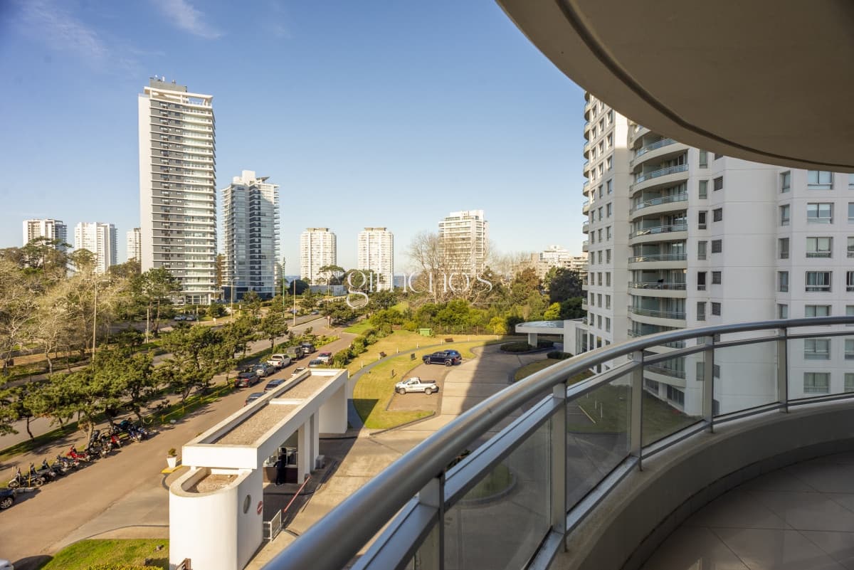 Venta de Apartamento con vista espectacular, de 3 dormitorios en Roosevelt, Punta del Este