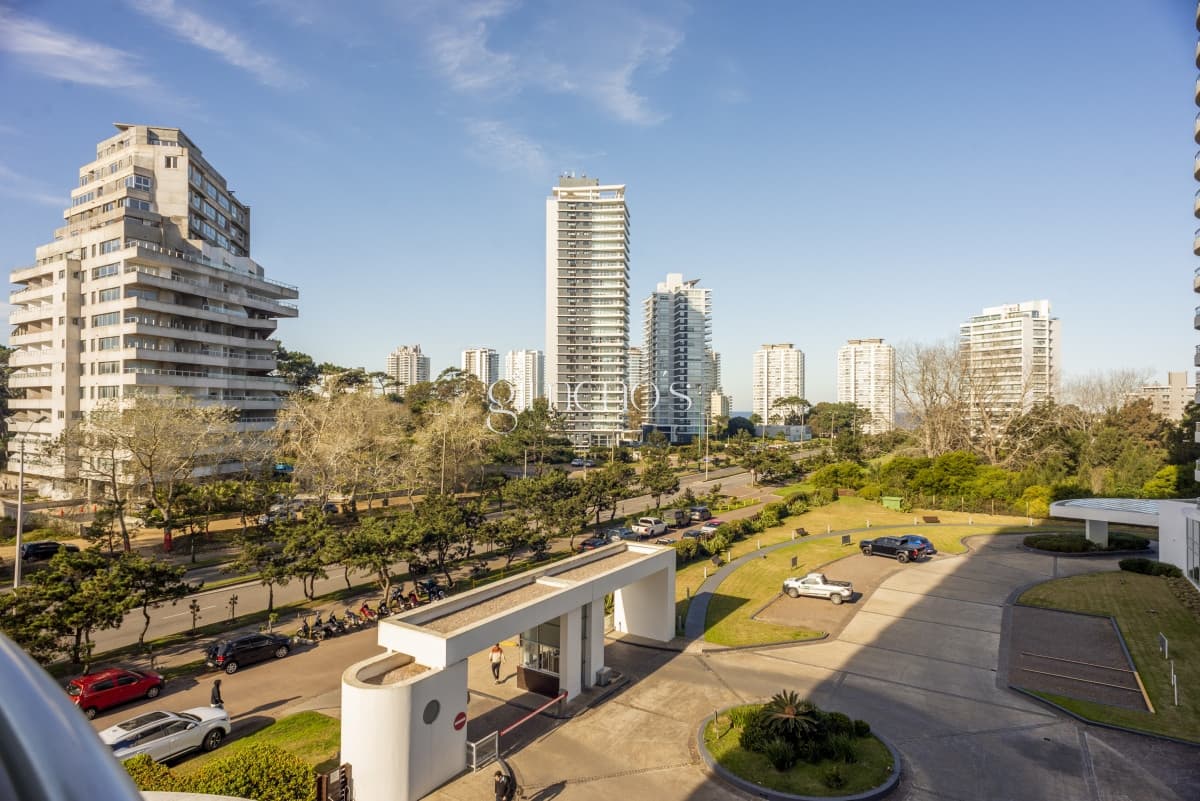 Venta de Apartamento con vista espectacular, de 3 dormitorios en Roosevelt, Punta del Este
