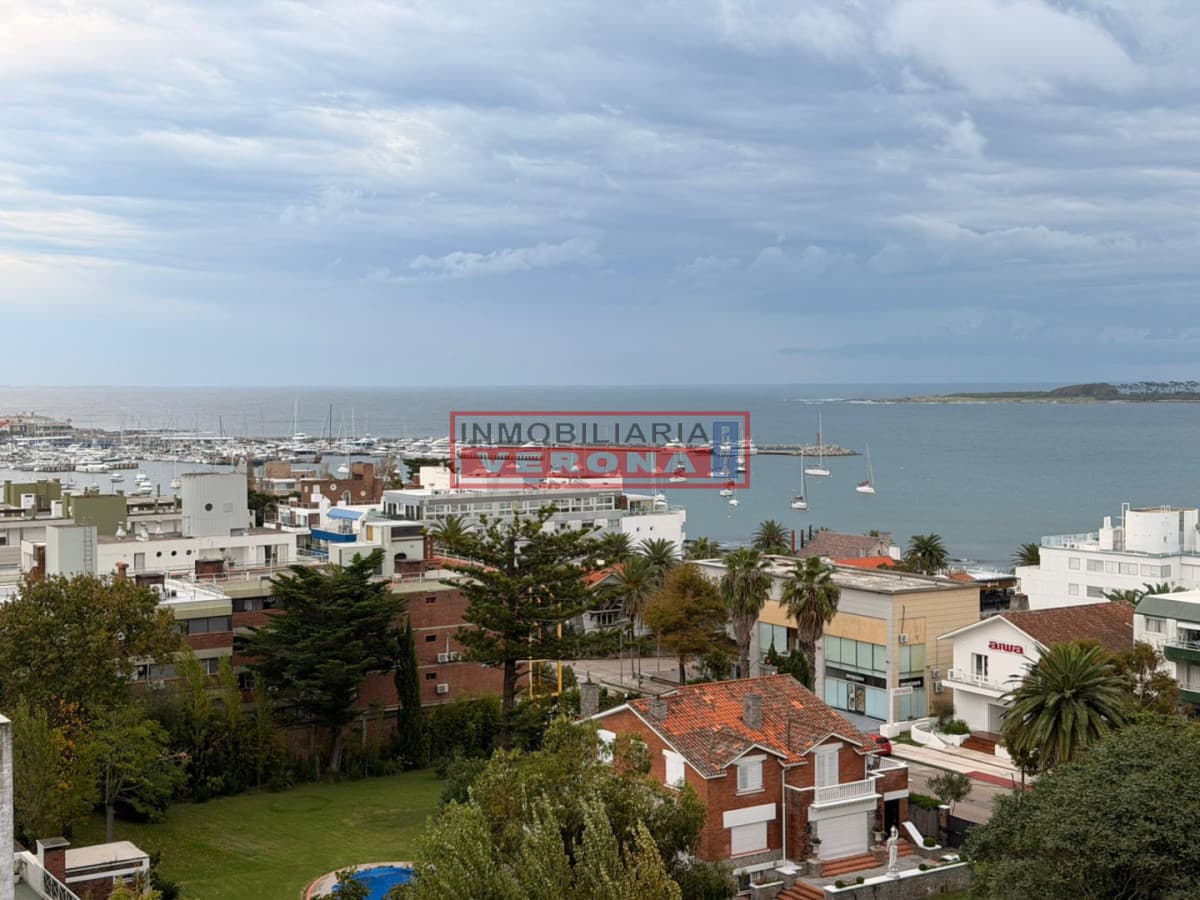 Apartamento en Península con vistas hacia la bahia Punta del este - Inmobiliaria Verona Punta