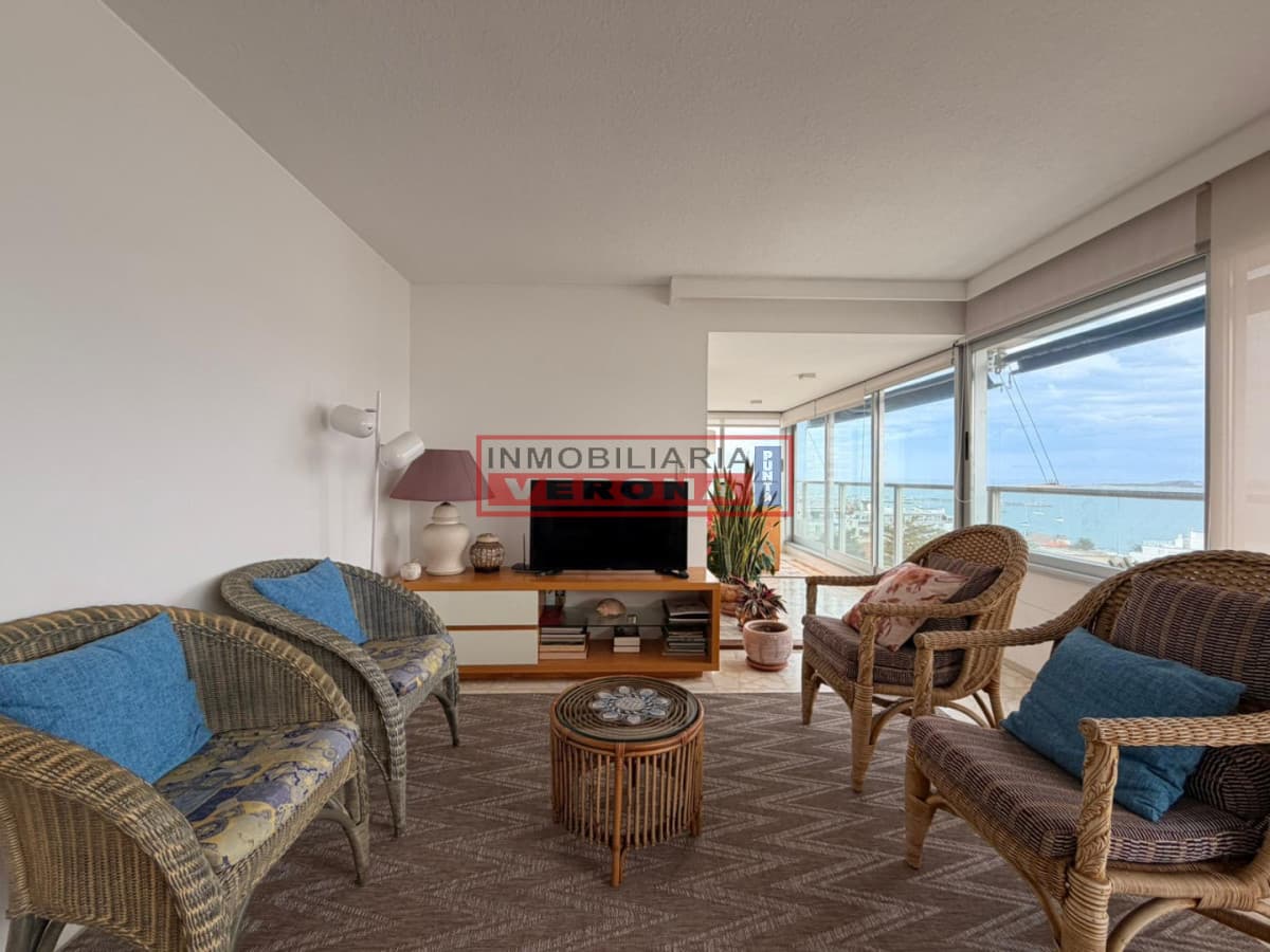 Apartamento en Península con vistas hacia la bahia Punta del este - Inmobiliaria Verona Punta