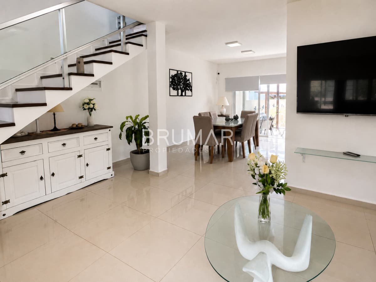 Casa 4 dormitorios alquiler anual Pinares