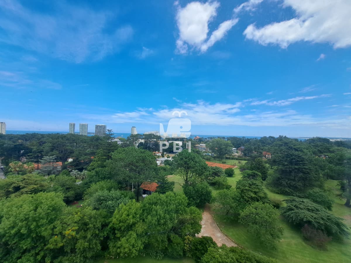 Venta de Apartamento 3 dormitorios en Avenida Roosevelt.