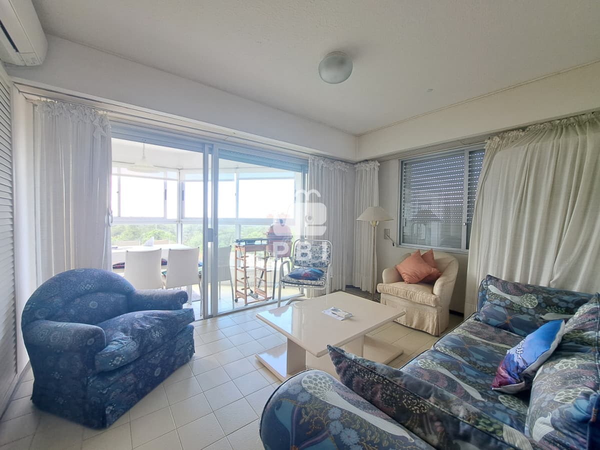 Venta de Apartamento 3 dormitorios en Avenida Roosevelt.